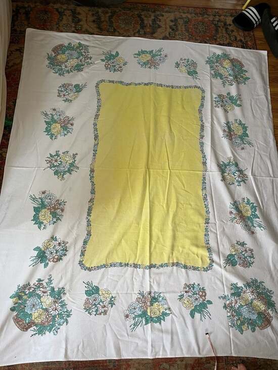 Unbranded Other - Vintage Floral Basket Yellow Center Tablecloth cottagecore